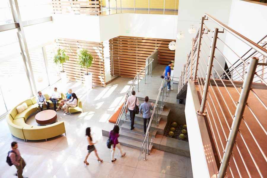 Lobby corporativo impecable, uno de los espacios que mantiene Abanic